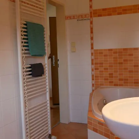 Beautiful Attic 20 Min To Downtown Praga