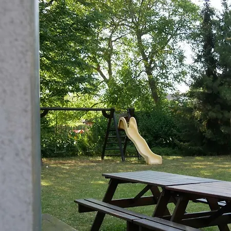 Beautiful Attic 20 Min To Downtown Apartment