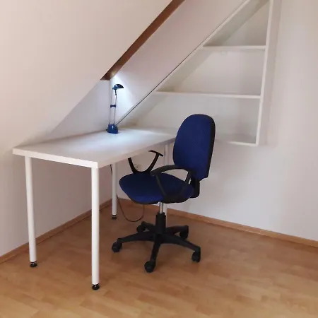 Beautiful Attic 20 Min To Downtown Apartment